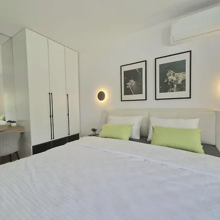 Apartment Yves Front *