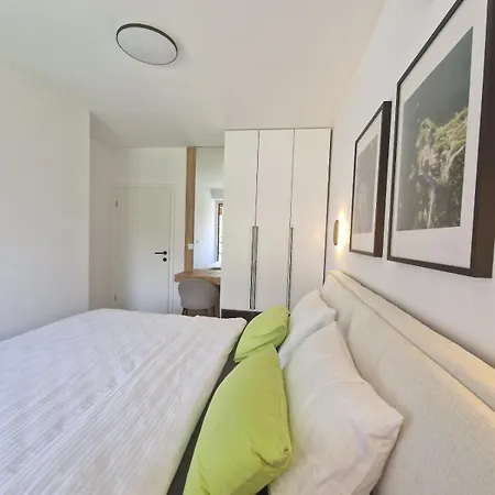 Yves Front Apartment *