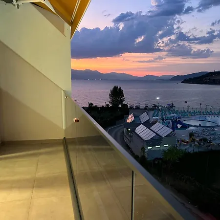 Yves Front Apartment *